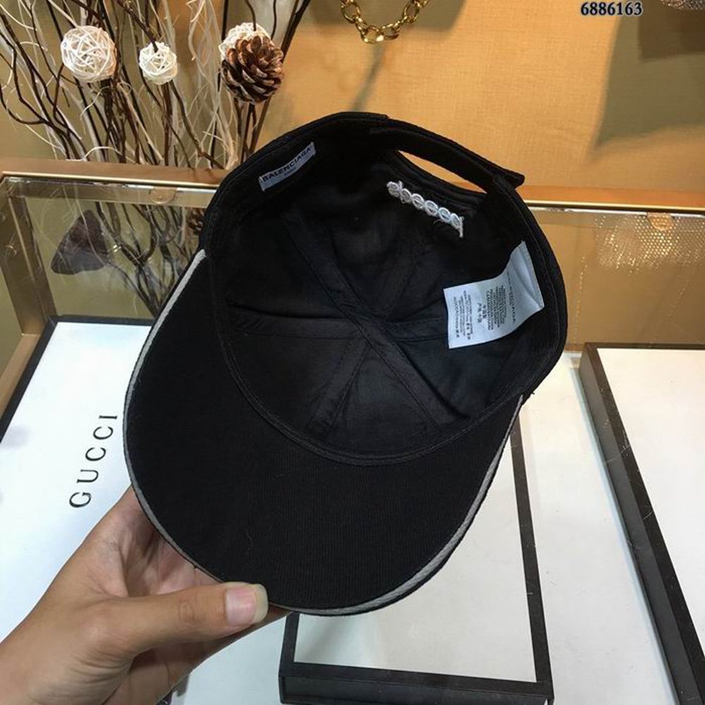 Ba*len*cia*ga hat